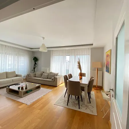 New Building Lovely Modern Apt With 90mbs Fiber Internet 5min Walking To Bagdat Street Apartment