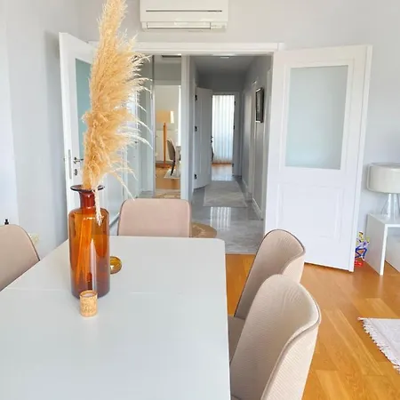 New Building Lovely Modern With 90mbs Fiber Internet 5min Walking To Bagdat Street Istanbul