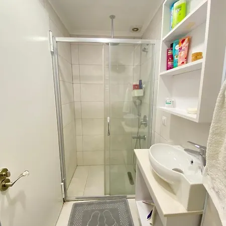 New Building Lovely Modern Apt With 90mbs Fiber Internet 5min Walking To Bagdat Street Apartment