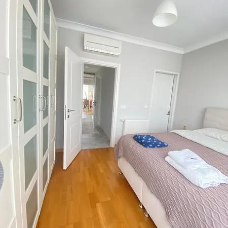 New Building Lovely Modern Apt With 90mbs Fiber Internet 5min Walking To Bagdat Street Apartment *