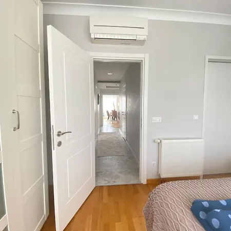 New Building Lovely Modern Apt With 90mbs Fiber Internet 5min Walking To Bagdat Street *