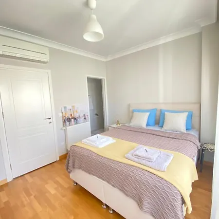 New Building Lovely Modern Apt With 90mbs Fiber Internet 5min Walking To Bagdat Street * Istanbul